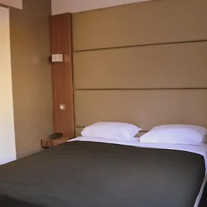 https://hotel-schtak.fr-provencehotel.com